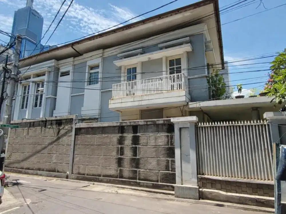 Rumah 3LT 500m2 5+1KT Semi Furnished Rapih Siap Huni di Menteng