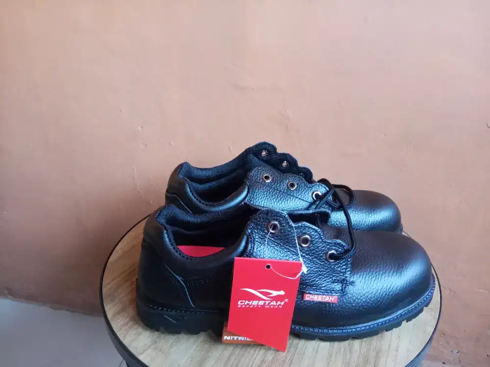 Sepatu safety cheetah