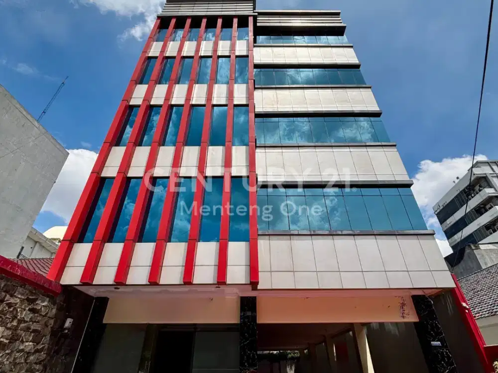Dijual Gedung 5 Lantai dengan Rooftop di Menteng Lokasi Premium