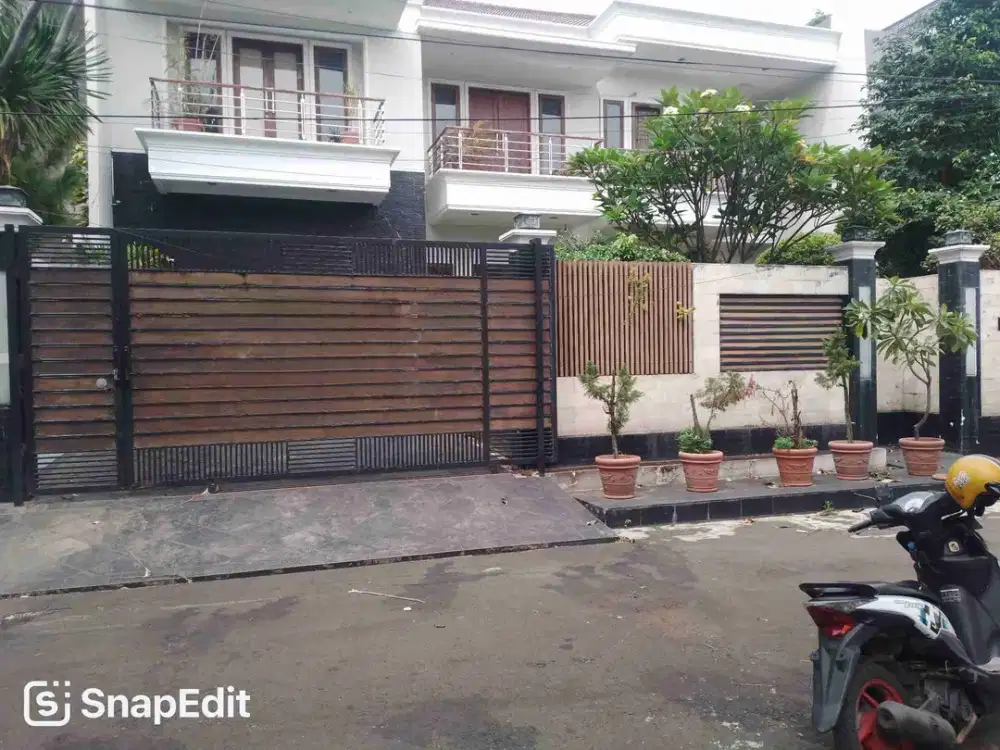 Rumah Siap Huni di Kawasan Asri Permata Hijau Jakarta Selatan