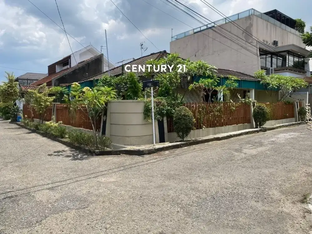 Dijual RUMAH Terawat Rapih Posisi Hook Lokasi Strategis