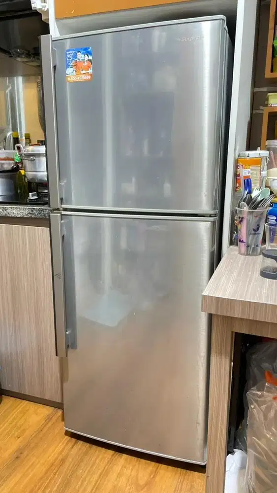 JUAL CEPAT KULKAS SHARP 2 PINTU MULUS TERAWAT