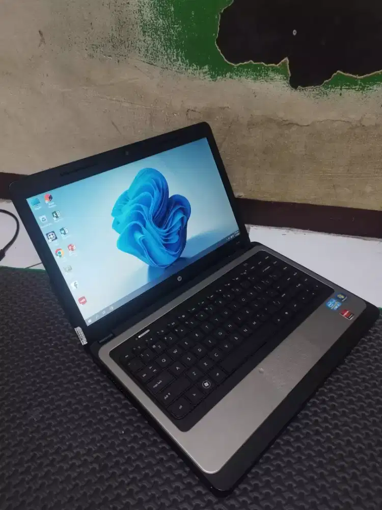 Laptop hp 431 dual VGA core i5