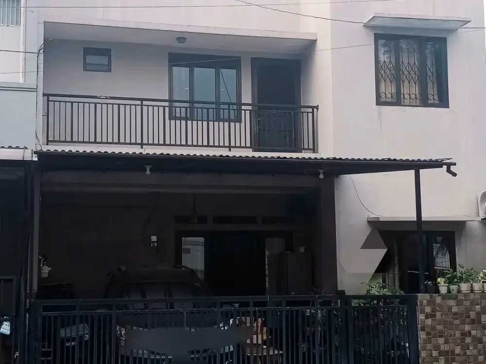 Rumah 2 Lantai Siap Huni di Villa Melati Mas, Serpong!