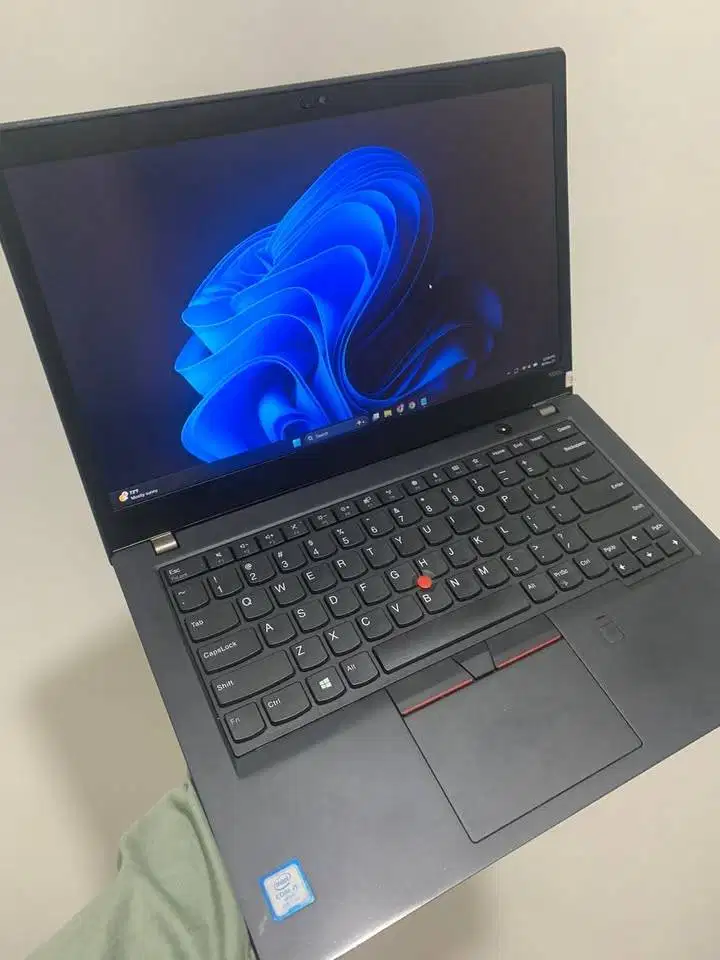 Thinkpad T480s touchscreen Core i5 Gen8 ram 8GB internal 256Gb