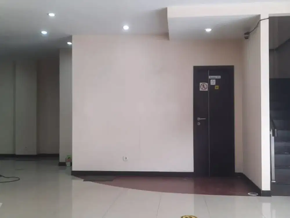 Disewakan/Dijual Kantor 2 Lantai di Wolter Monginsidi, Kebayoran Jakarta Selatan