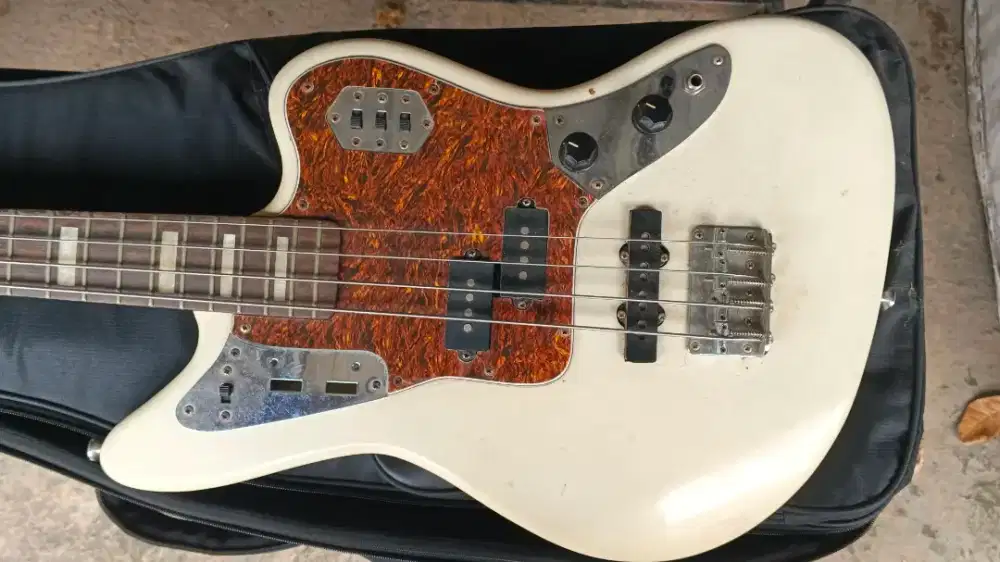 Bass jaguar short scale free gigbag