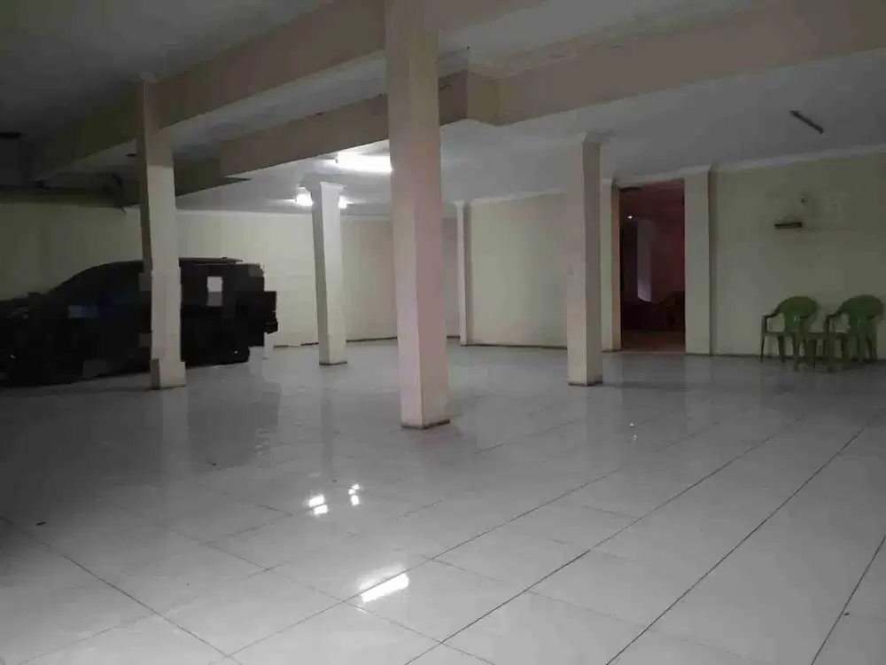 Disewakan Ruko Ex Showroom Mobil