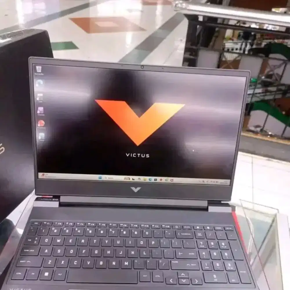HP VICTUS 15 LIKE NEW