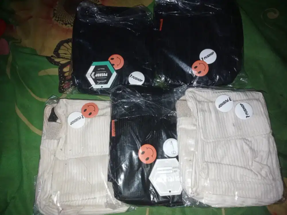 Tas selempang Corduroy