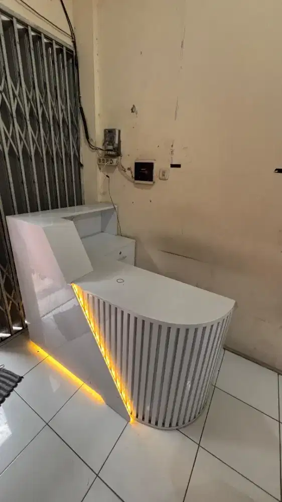 Meja kasir minimalis leter L