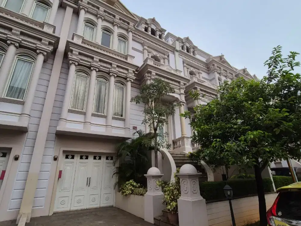 Ss.3572- Murah !! Dijual Rumah Mewah Luas 220 Semi Furnish di The Villas MOI diatas Mall