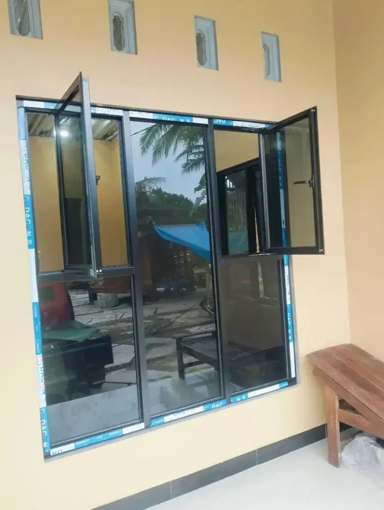 Pintu kaca almunium dan cendela
