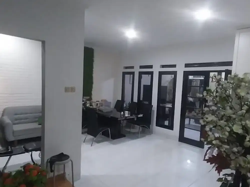 Rumah siap huni bagus 2 lantai shm cantik di Komplek Amaya Residence, sayap Batununggal