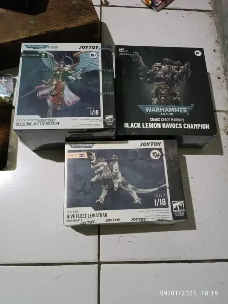  figur aksi dari seri Joytoy Warhammer 40,000