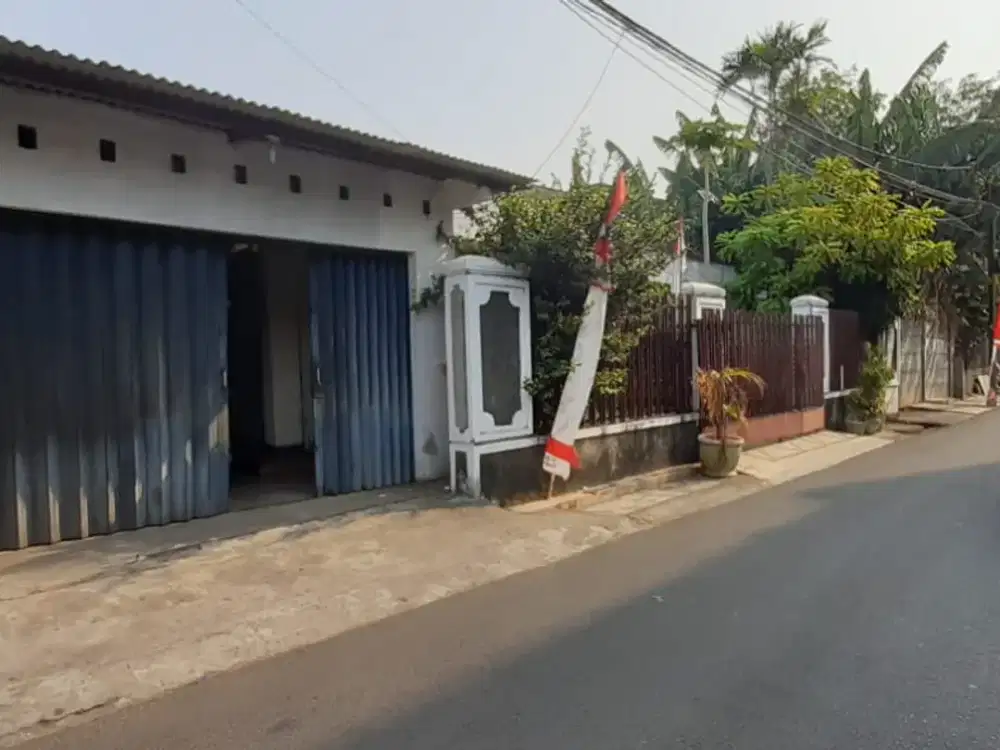 Di Jual Cepat  Rumah 2 Lantai Sangat Strategis di Kebon Jeruk, Jakarta Barat