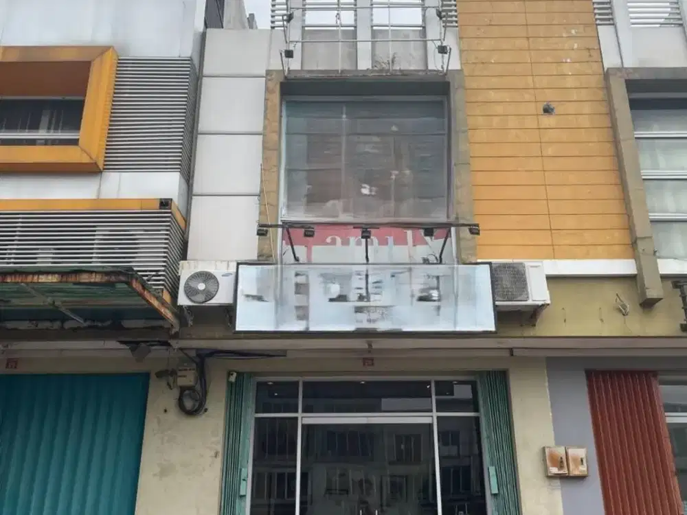 Dijual atau Disewakan Ruko Celebration Town 2 Lantai Siap Pakai Luas 144M2 Parkir Luas Cocok Dijadikan Kantor Klinik Apotek Salon Kuliner Grand Wisata