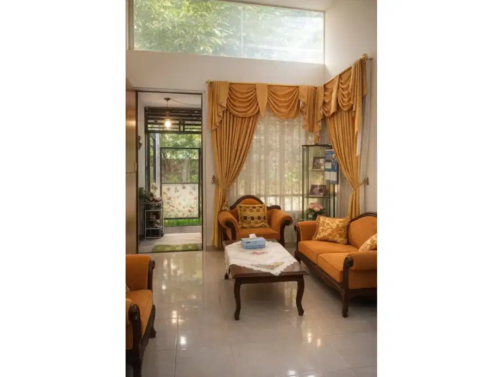 DISEWA RUMAH TAHUNAN 2 LANTAI FULL FURNISH STRATEGIS HARGA NEGO SENTUL CITY SSR952