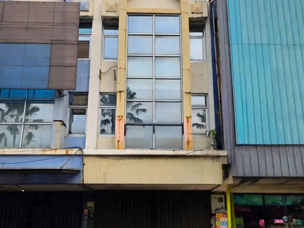 Ruko 3 lantai HADAP JALAN RAYA BOULEVARD GADING SERPONG