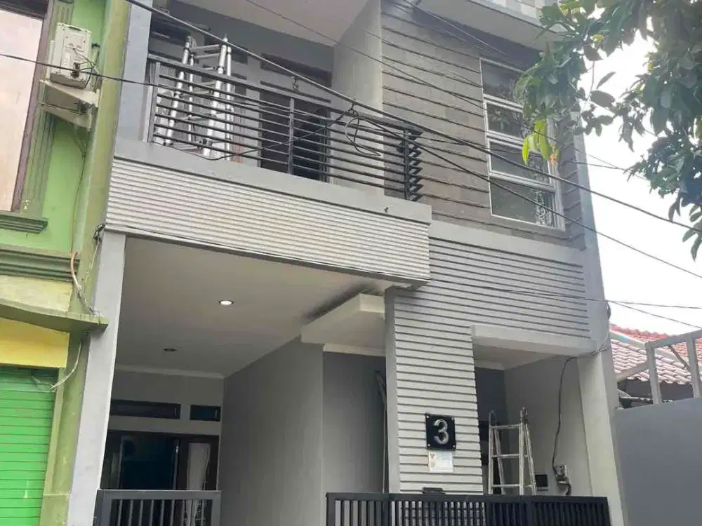 Disewakan Rumah kranggan permai 2 lantai semi furnish lokasi enak depan fasum