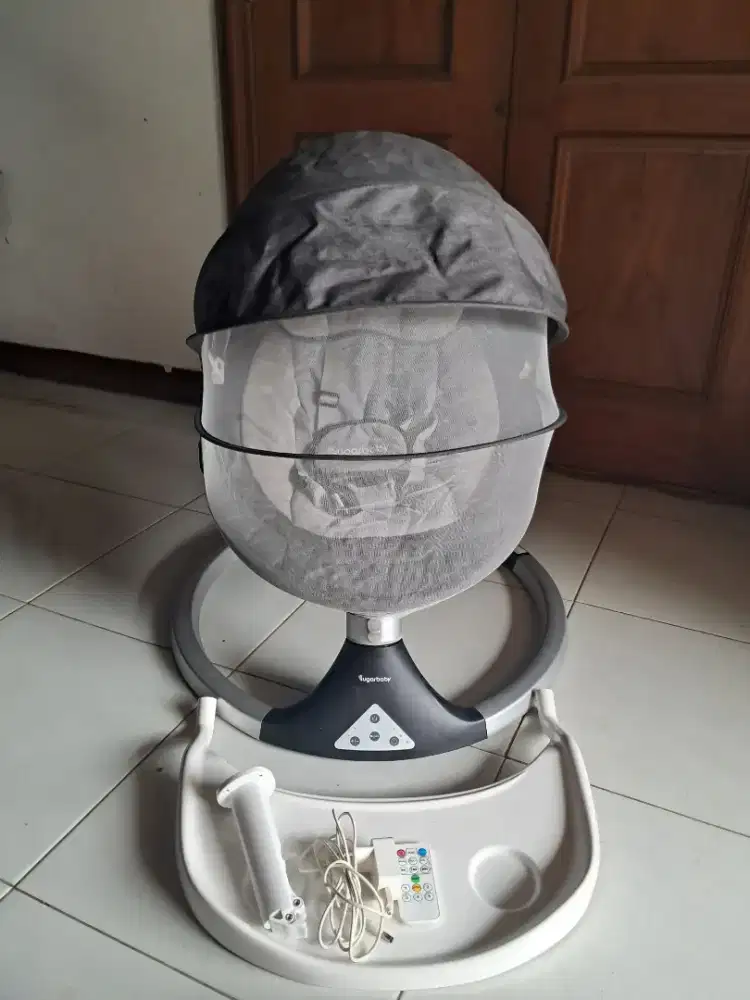 Preloved Sugar baby HUG ME automatic baby swing