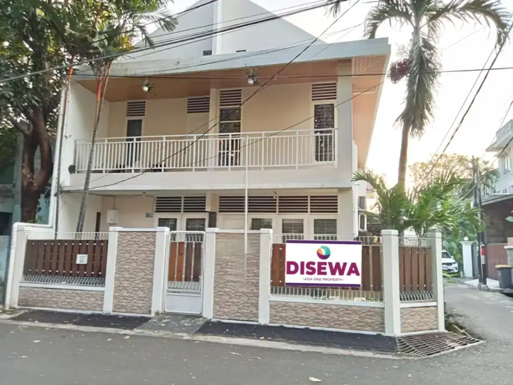 DISEWAKAN RUMAH FURNISHED POSISI HOOK DI RAWAMANGUN JAKARTA TIMUR