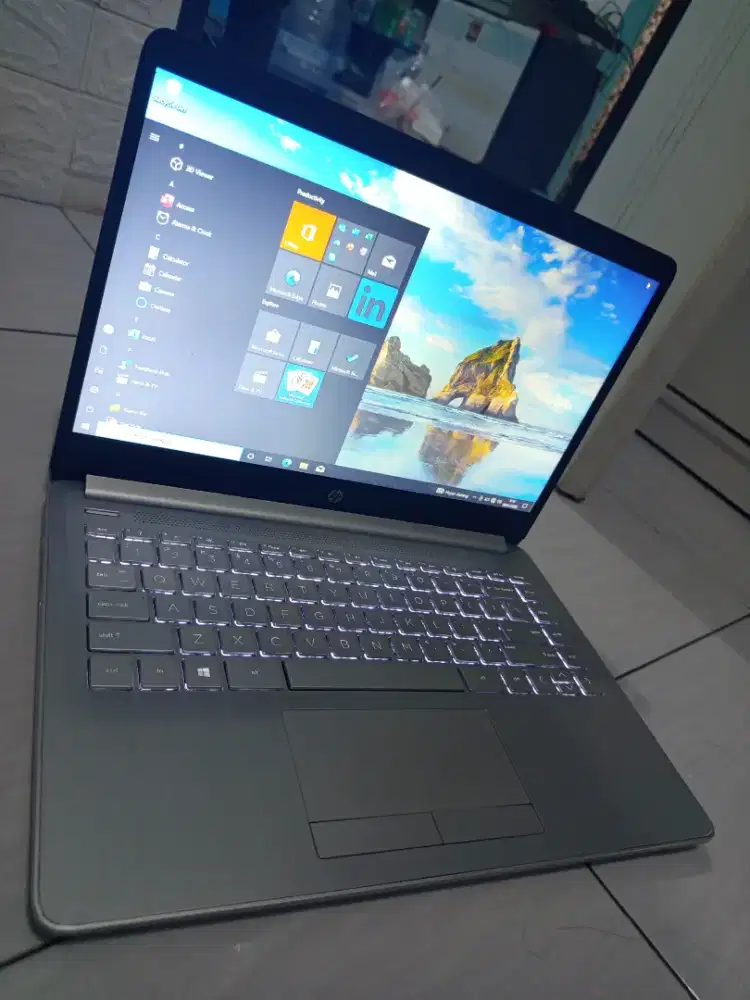 laptop HP 14s .Ram 8gb/SSD . Windows 10. Keyboard nyala.