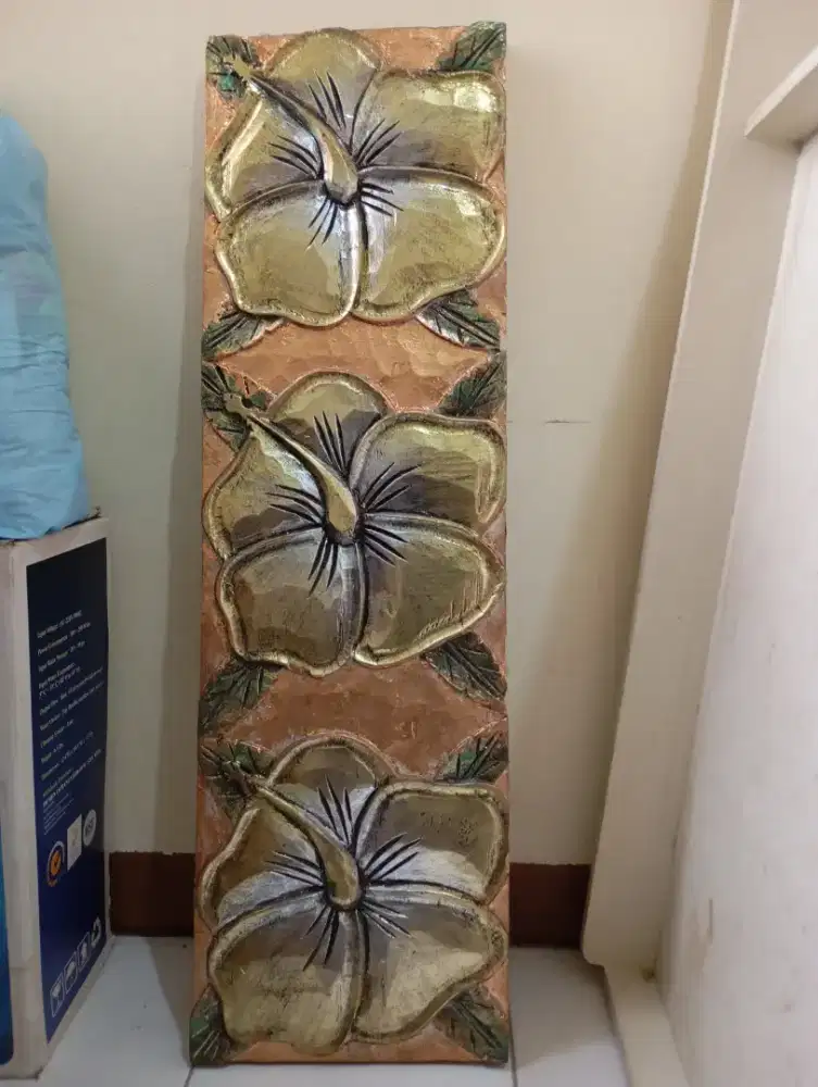 Pajangan ukiran bunga