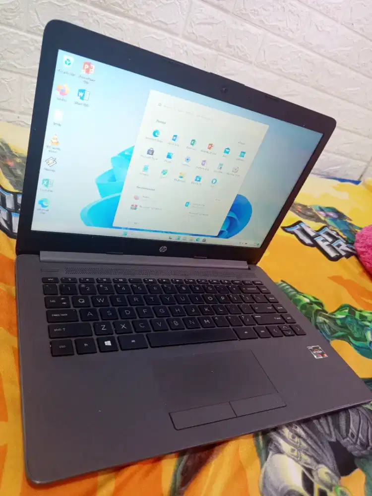 laptop HP RYZEN 3. Ram 8gb/SSD 256gb  . siap pakai . Mulus