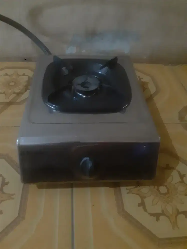 jual aja kompor 1 tungku merk Miyako plus selang regulator sepaket.