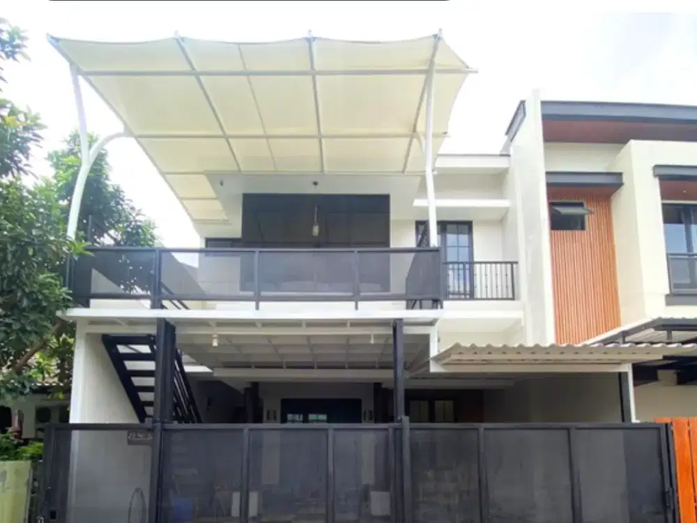 RUMAH 2 LANTAI RENOVASI BARU DENGAN BALKON LUAS & INTERIOR CANTIK LOKASI STRATEGIS