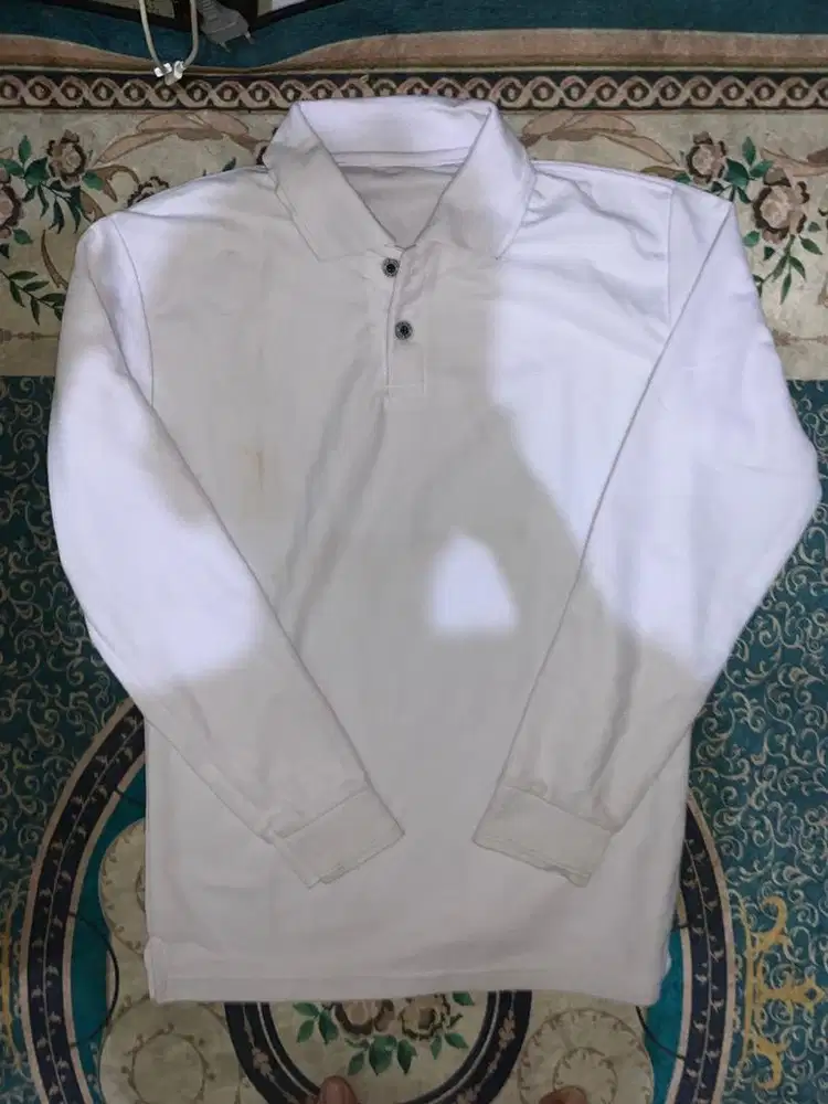 Baju kaos panjang putih