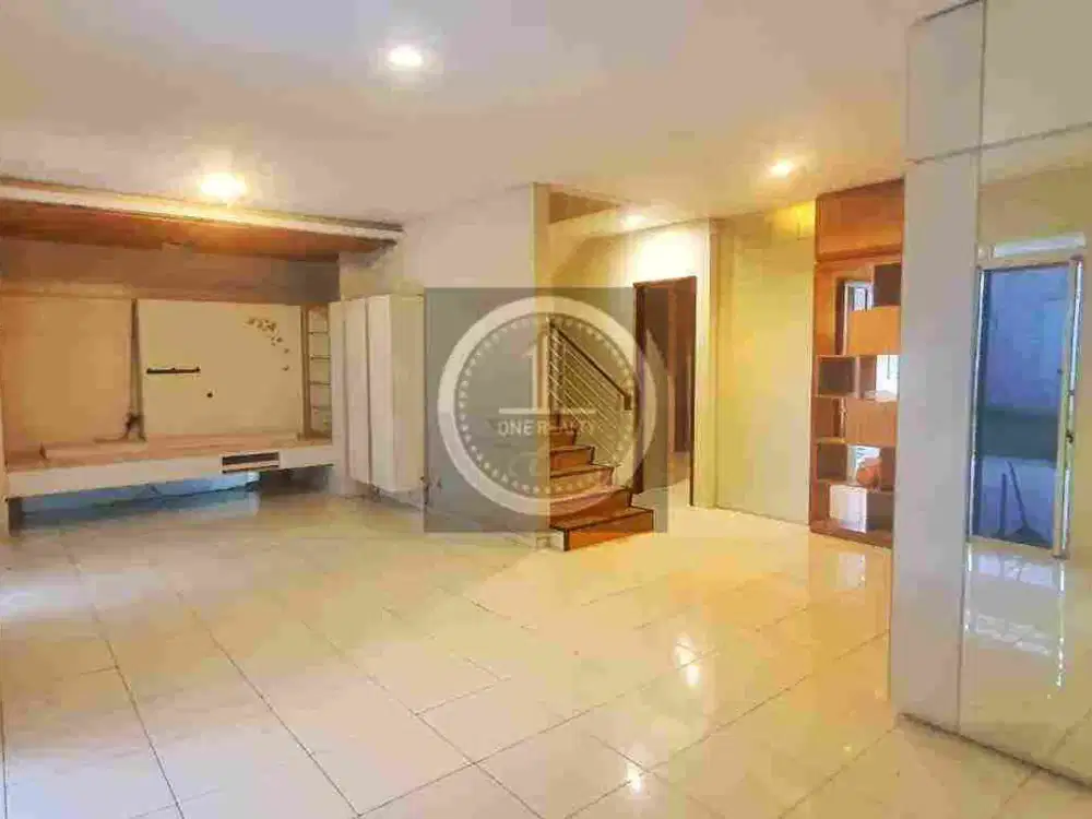 Rumah Bagus 3 lantai di Kota Baru Parahyangan