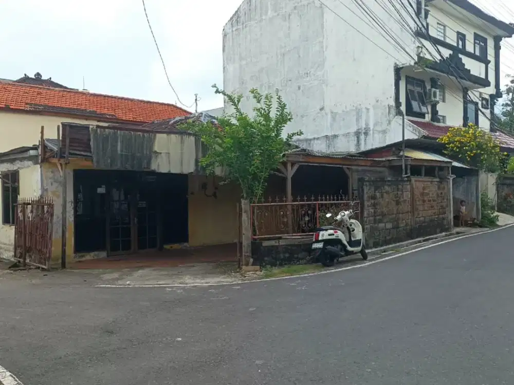 Jual  Tanah Hook Bonus Bangunan Di Jalan Kerta Petasikan Sidakarya Denpasar Bali. Dekat Ke Bay Pas Sanur, Tukad Balian , Renon , Sesetan.