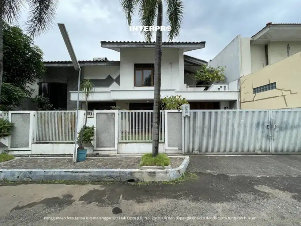 Rumah Spacious 2 Lantai Dijual Intercon Kebon Jeruk Bangunan Klasik Modern - 324m2
