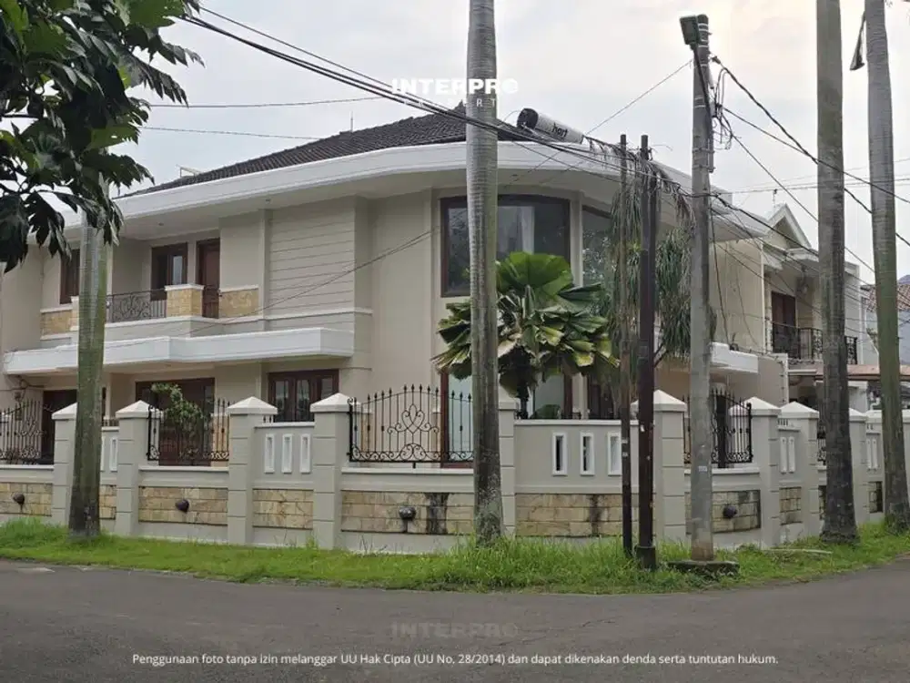 Rumah Hook Depan Taman Dalam Cluster Puri Indah Kokoh dan Siap Huni - Luas 304m2