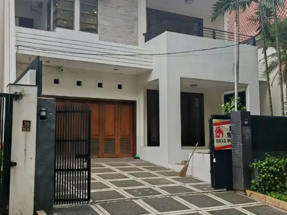 Rumah disewakan di depan taman, tenang, dan asri