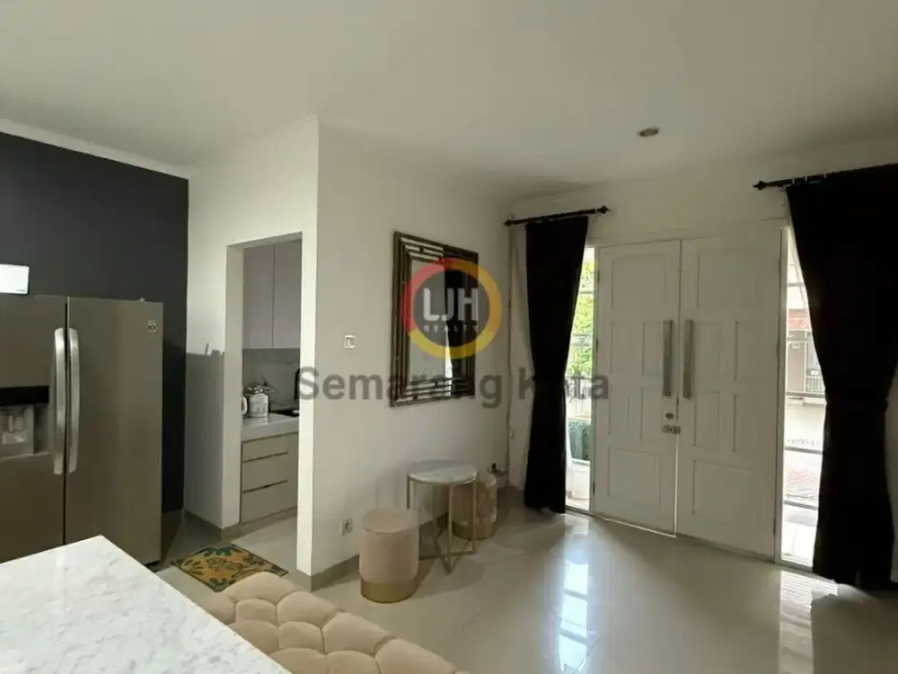 Rumah mewah di Paramount Village