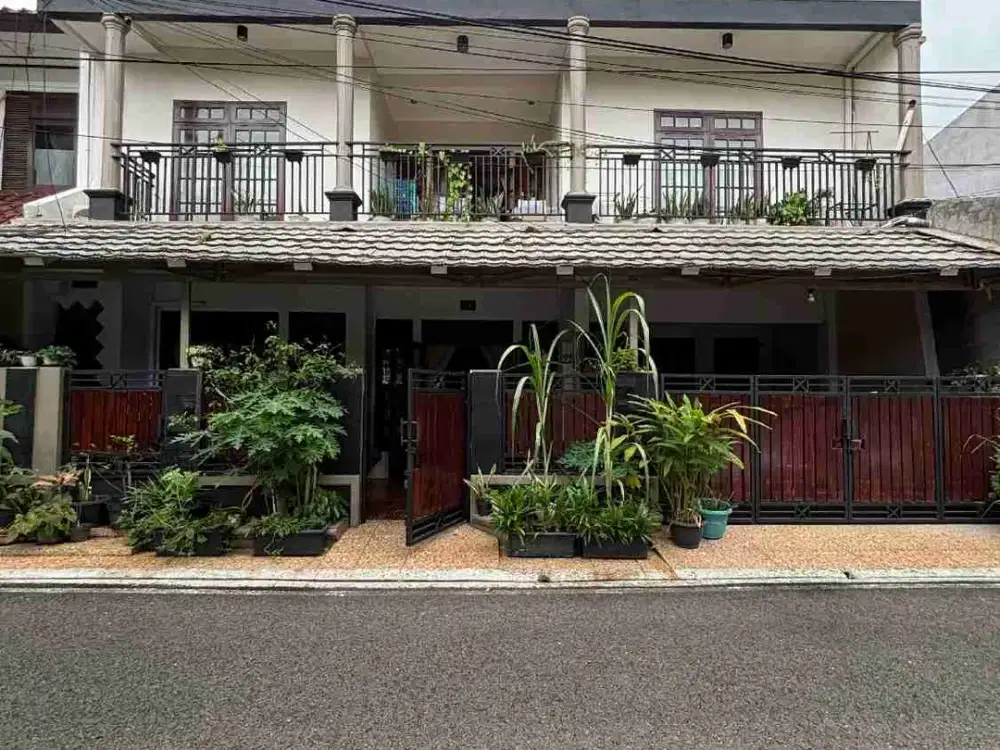 Di Jual  Cepat Rumah  lokasi depan taman masuk dalam komplek di Kayu Putih Jakarta Timur