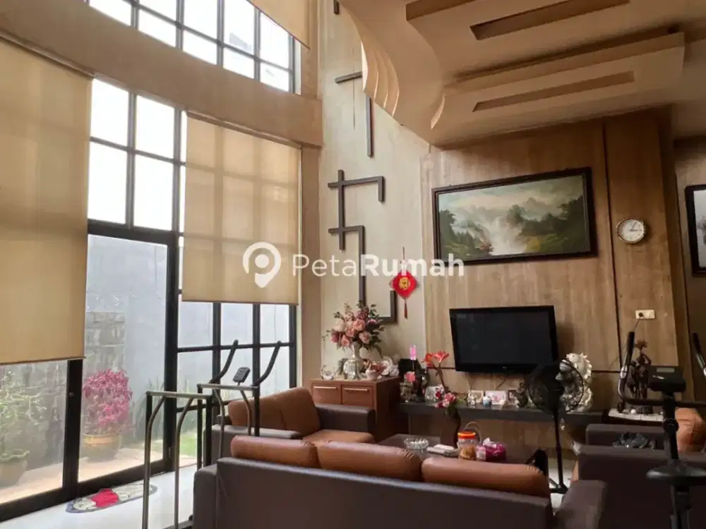 DIJUAL VILLA JALAN JAMIN GINTING KOMPLEK ROYAL SUMATRA CLUSTER SAPPHIRE