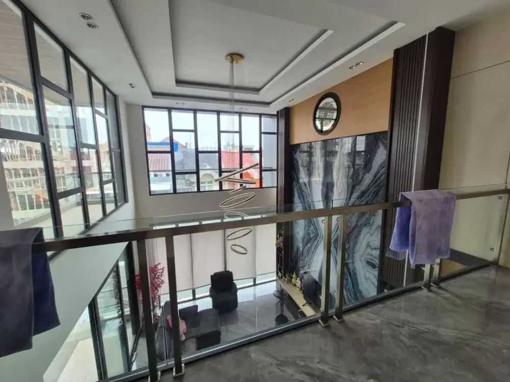 Dijual Rumah Mewah Full Furnished dg Kolam Renang