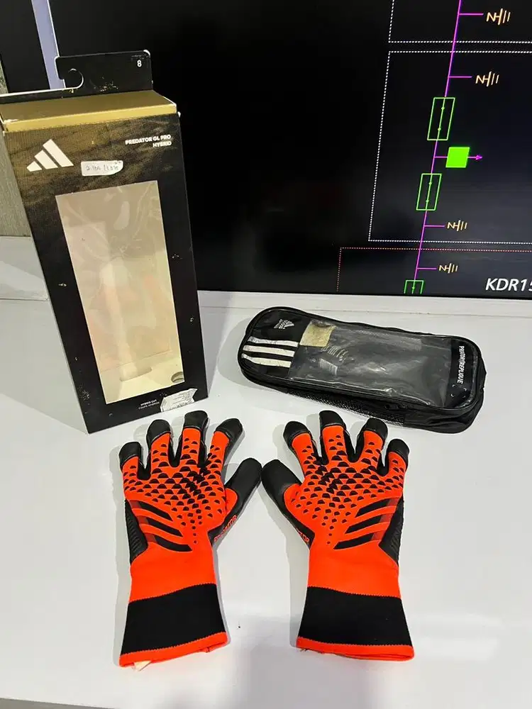 SARUNG TANGAN KIPER ADIDAS PREDATOR