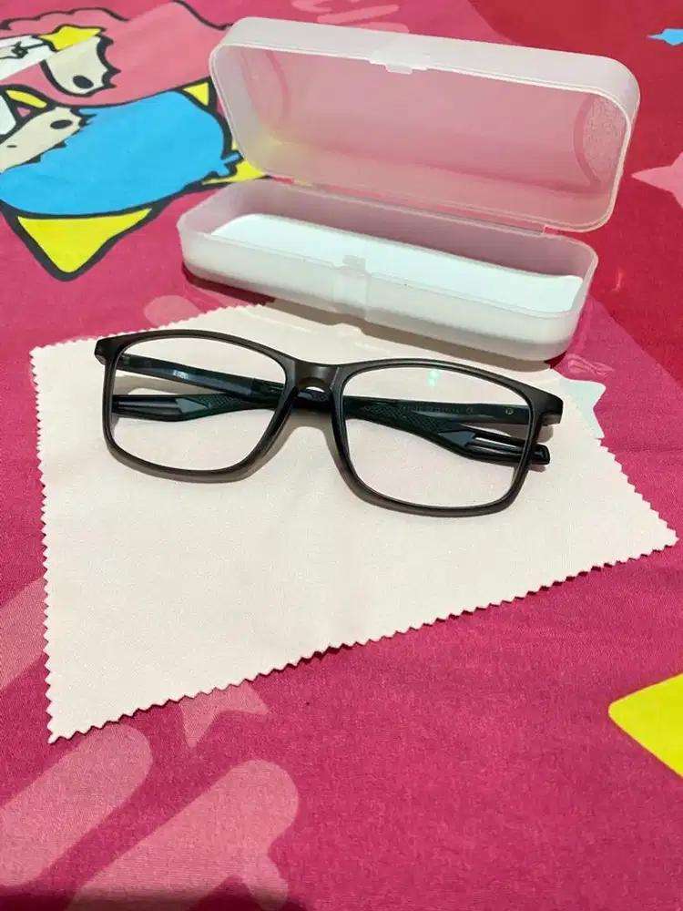 KACAMATA MINUS (0,5)