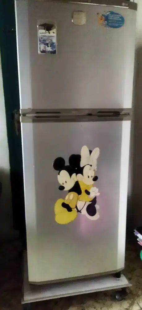 Kulkas 2 pintu masih bagus