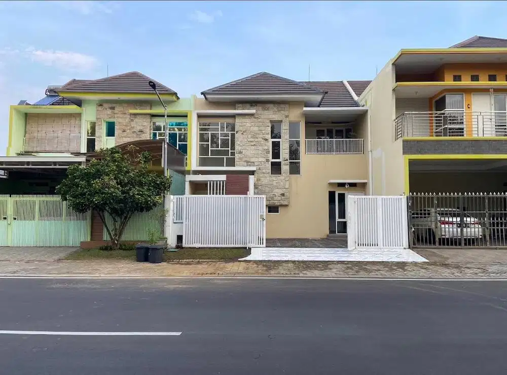 Rumah 2 lt. Full Renov. Siap Huni