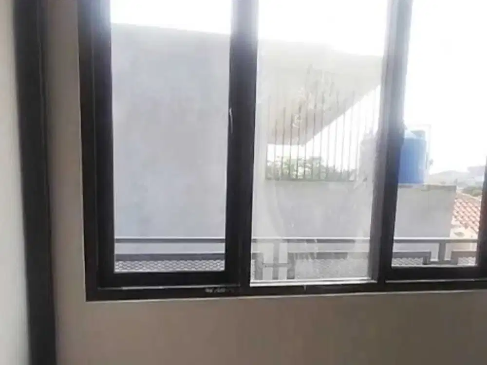 DISEWAKAN RUKO DI AREA STRATEGIS & PARKIRAN LUAS DI RAWAMANGUN JAKARTA