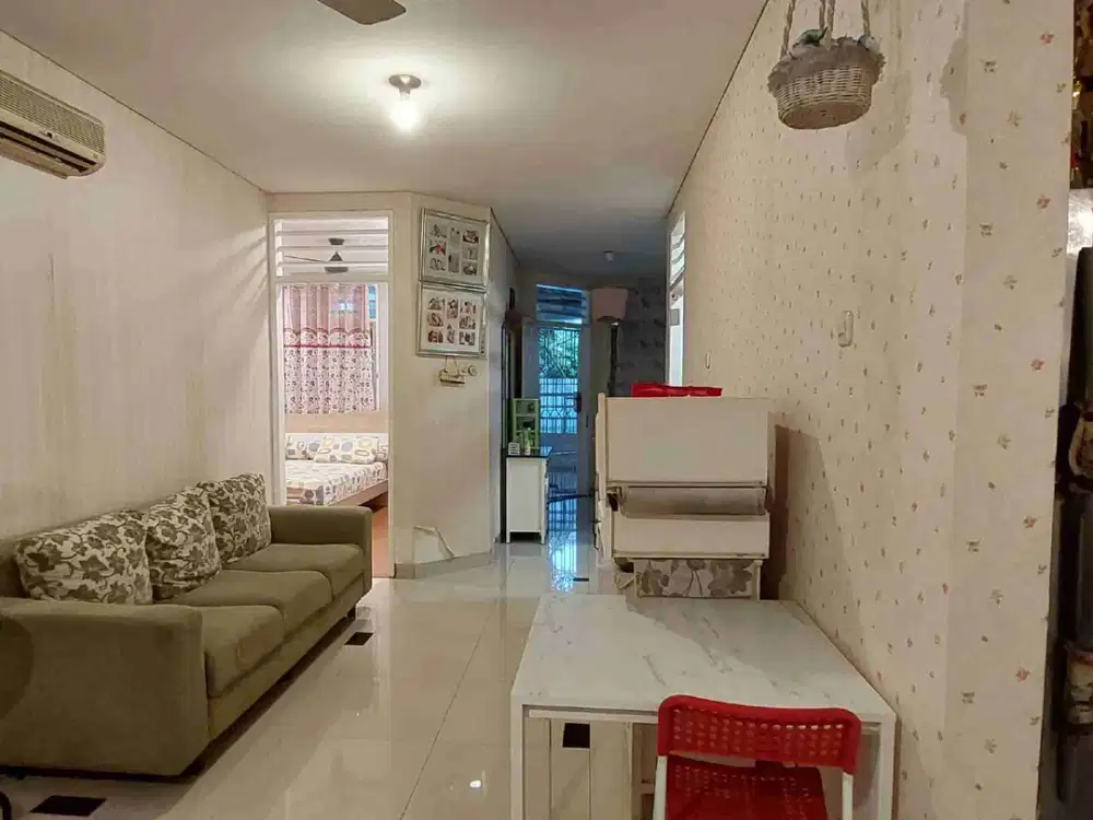 rumah disewakan di semanan 1 lt carport 2 depan taman furnish siap huni