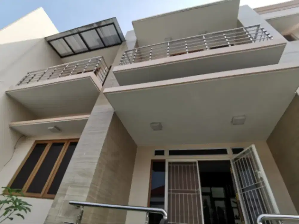 Rumah SHM di Taman Harapan Indah Jelambar seluas 374 m2, 3 lantai
