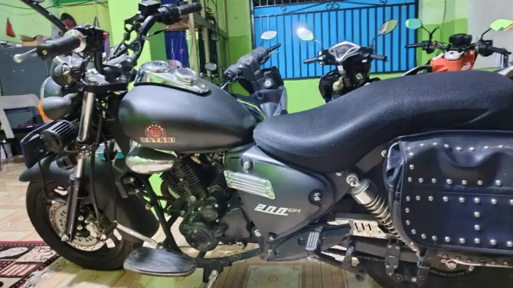 DIJUAL MOTOR CRUISER BENELLI MOTOBI 200CC EFI LIKE HARLEY MULUS