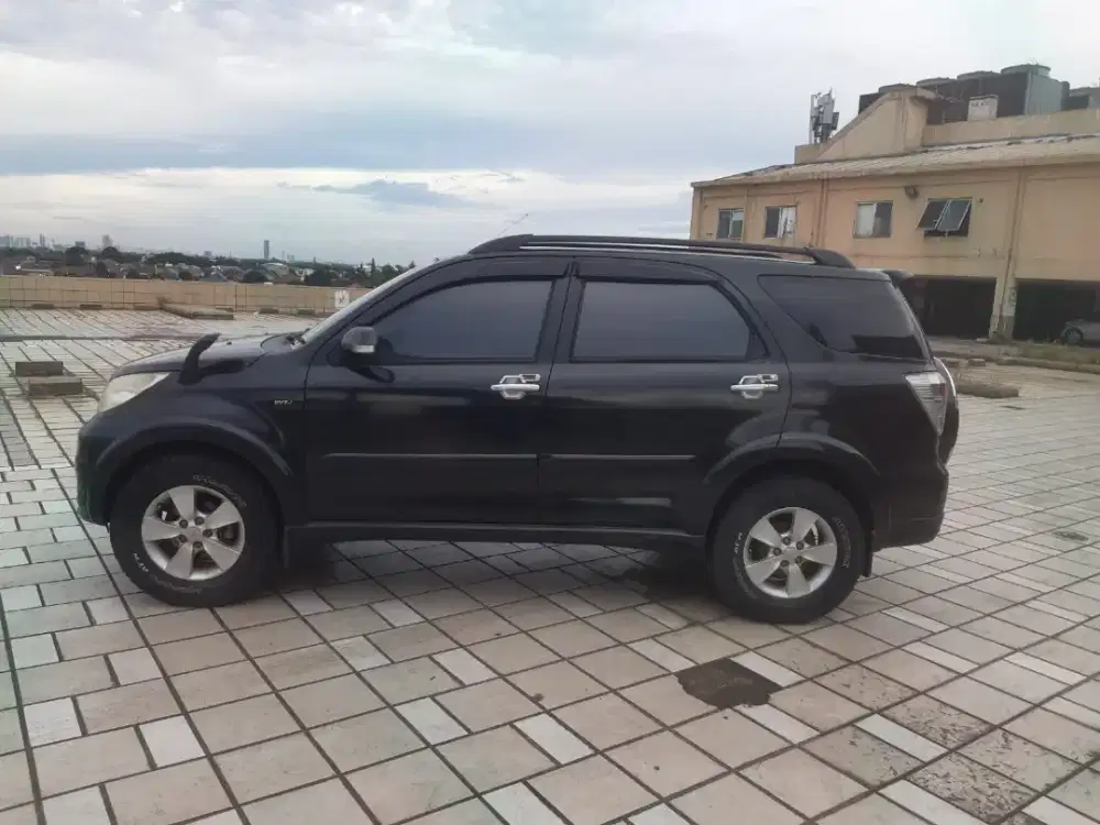 Toyota Rush G Matic Hutam 2012